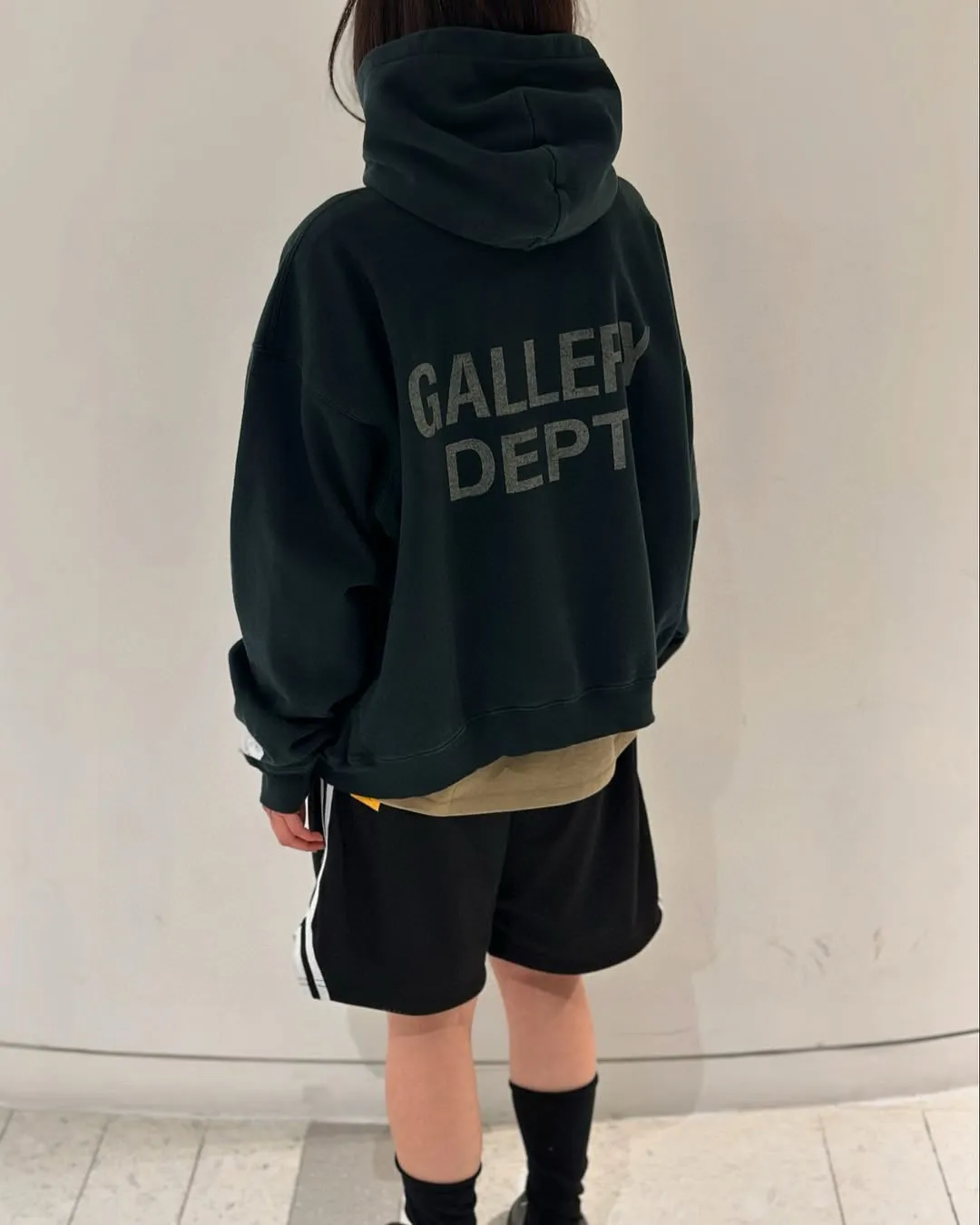 GALLERY DEPT. 90'S GD LOGO HOODIE 90's retro destruction English hoodie blue and black S-XL ⚠️Note: The color of this style should be green and black, not black! Requires custom weaving and dyeing. 500g high weight sweatshirt fabric. Fleece treatment on the inside. Overall wide and comfortable. Loose fit. Trendy and fashionable. Consistent with the original. Discharge printing process. Consistent with the original hang tag. Hanging grain with G LOGO.